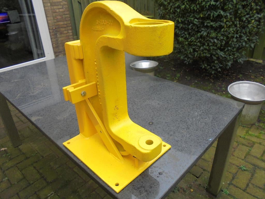 Werkplaatspers, pers, pons, ponsbeugel, gatenpons, Enerpac, Ophalen, Zo goed als nieuw