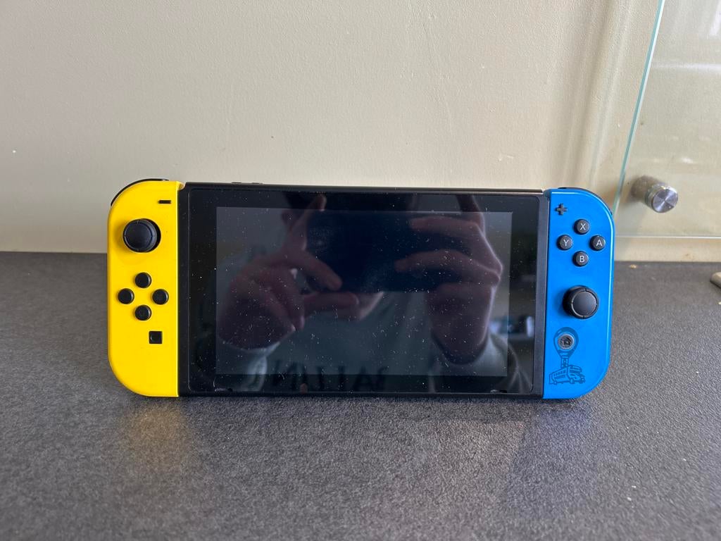 Nintendo Switch Fortnite Edition, Ophalen of Verzenden, Zo goed als nieuw, Sport, 3 spelers of meer