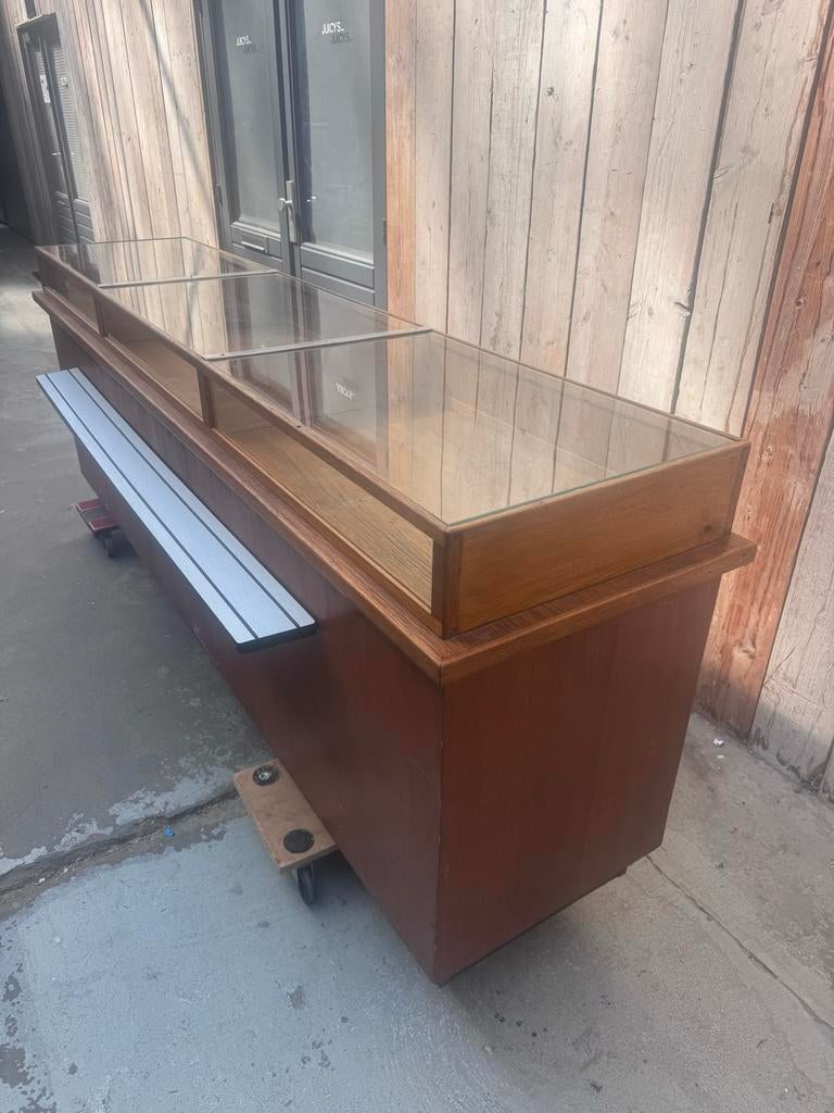 Mooie oude houten toonbank met glazen vitrine vintage, Ophalen