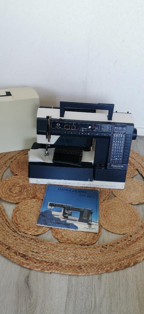 Naaimachine Husqvarna PRISMA 990S Echt Leer Steeklangte 6m, Hobby en Vrije tijd, Naaimachines en Toebehoren, Ophalen of Verzenden