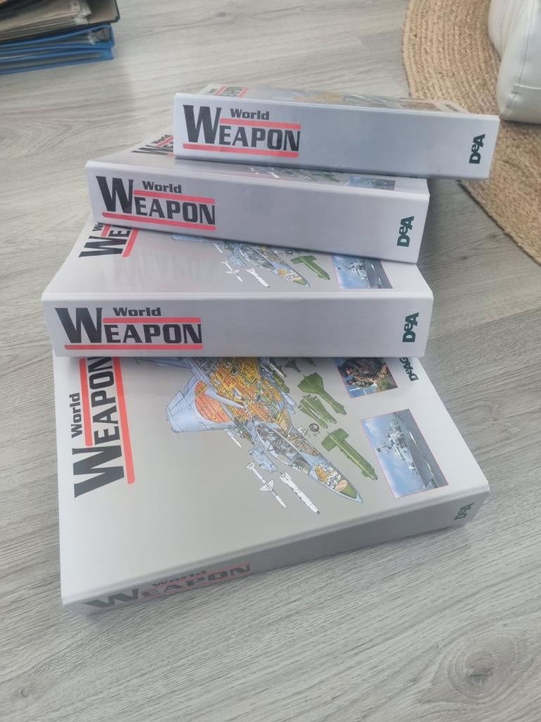 DeAgostini World Weapons Kompleet 4 Binders!!!, Ophalen of Verzenden, Zo goed als nieuw, Landmacht