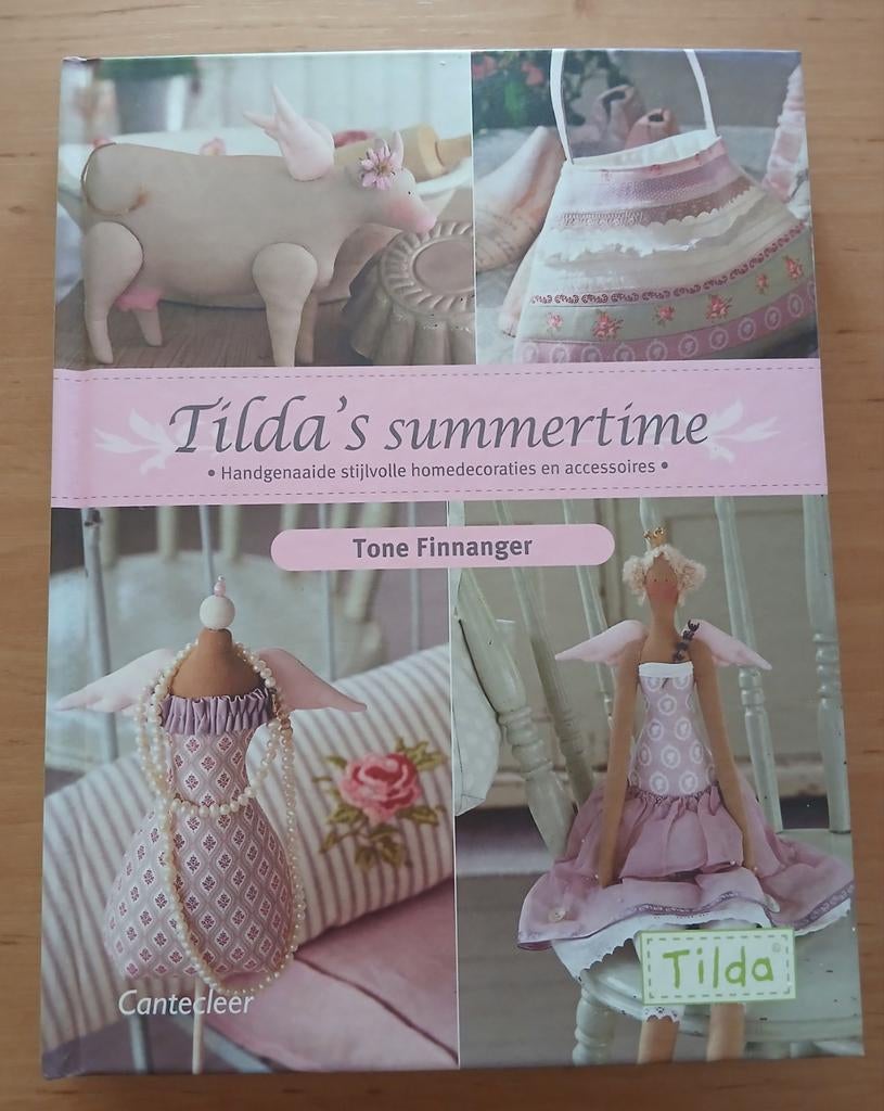 Handwerkboek Tilda's Summertime, Boeken, Ophalen of Verzenden, Zo goed als nieuw, Borduren en Naaien, Tilda