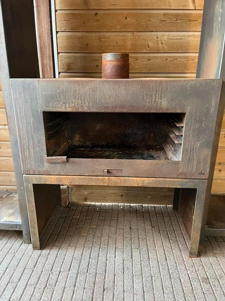 Burni/Forno tuinhaard cortenstaal met houtopslag, Tuin en Terras, Tuinhaarden, Zo goed als nieuw, Ophalen