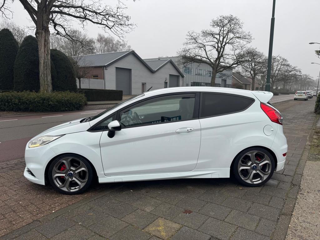 Ford Fiesta 1.6 ST A-C Elek Pakket Navi Lmv Camera, Auto's, Ford, Voorwielaandrijving, 1596 cc, Gebruikt, Zwart