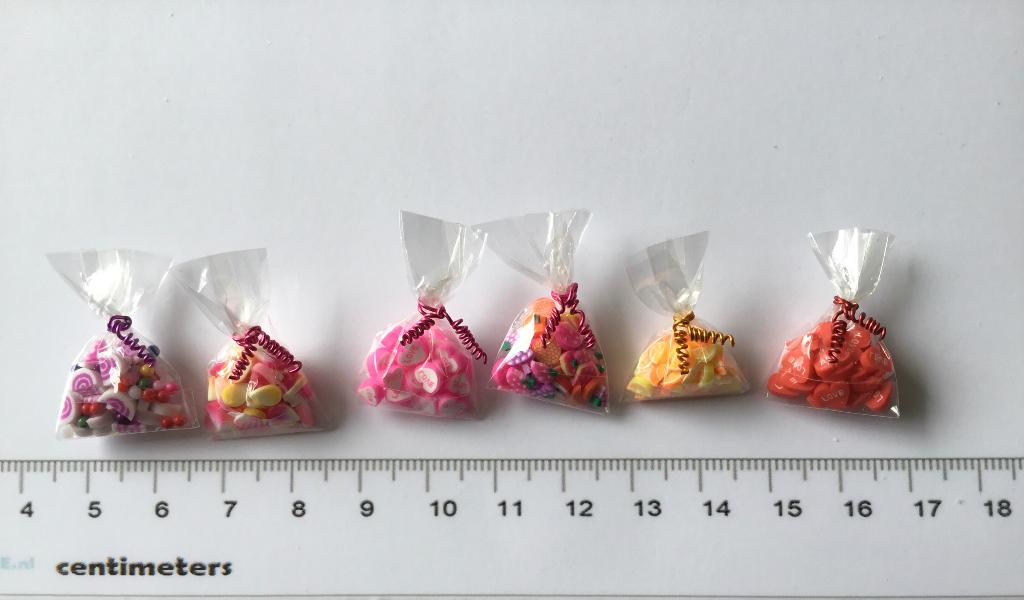 Poppenhuis miniaturen zakje snoep 120, Ophalen of Verzenden, Nieuw, Poppenhuis