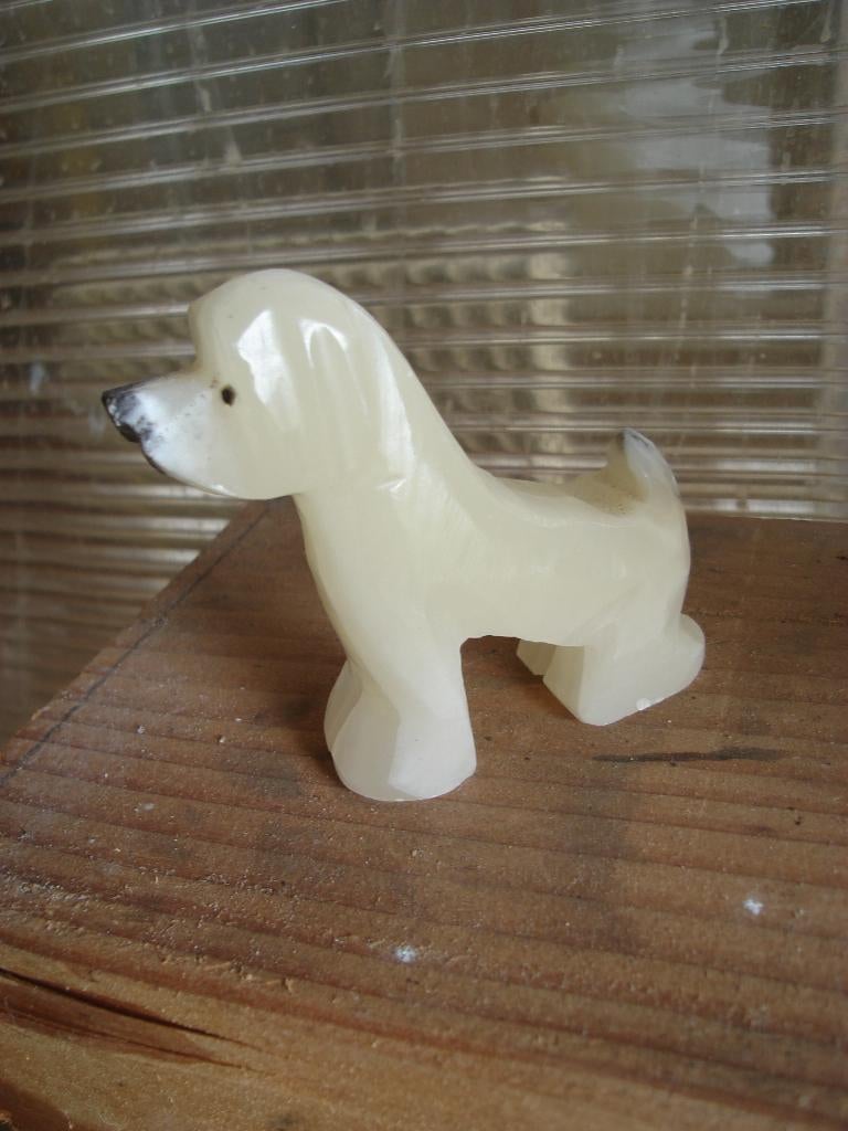 UITVERKOOP!! Mooi klein onyx hondenbeeldje, Verzamelen, Dierenverzamelingen, Ophalen of Verzenden, Zo goed als nieuw, Hond of Kat