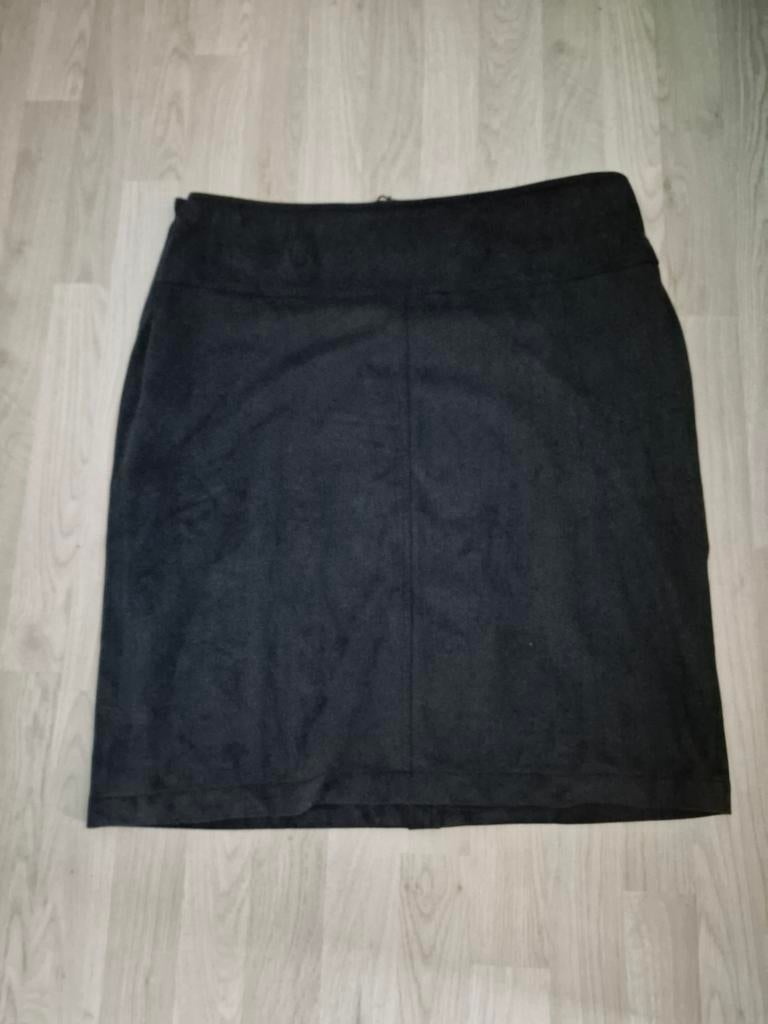 Zwarte rok - Maat 48, Kleding | Dames, Rokken, Zwart, Maat 46/48 (XL) of groter, Ophalen of Verzenden, Zo goed als nieuw
