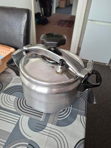 Snelkookpan - Werkt nog prima! beschikbaar voor biedingen