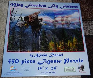 Legpuzzel SunsOut – 550 stukjes – May Freedom Fly Forever beschikbaar voor biedingen