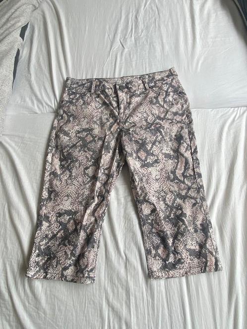 Mooie zomerse capribroek maat 44, Kleding | Dames, Broeken en Pantalons, Zo goed als nieuw, Maat 42/44 (L), Driekwart, Ophalen of Verzenden