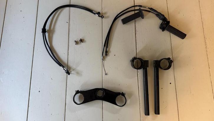 Clip-on's, Voorrem slangen, Gashandvat + kabels, Kroonplaat, Doe-het-zelf en Verbouw, Motoren, Gebruikt, Benzinemotor, 1800 rpm of meer