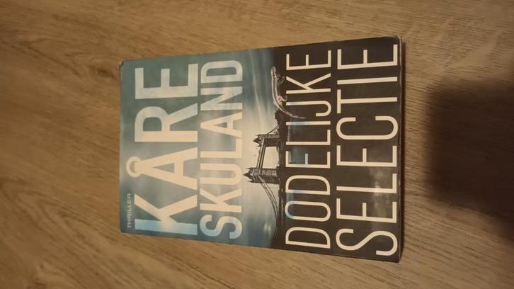 Kare Skuland - Dodelijke selectie, Boeken, Thrillers, Zo goed als nieuw, Nederland, Ophalen of Verzenden