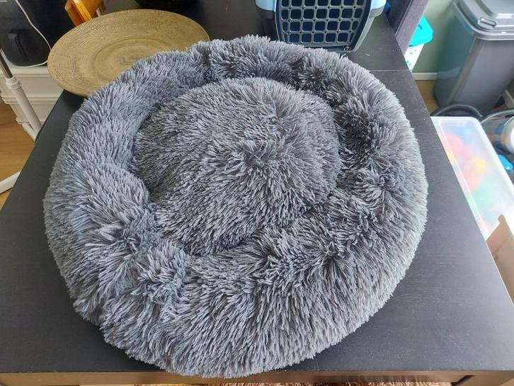 Nieuwe ongebruikte pluche grijze kattenmand 60 cm doorsnede, Dieren en Toebehoren, Kattenmanden, Nieuw, Pluche, Ophalen of Verzenden