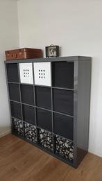 Grijze Kallax kast met 16 vakken incl. Bakken, Huis en Inrichting, Ophalen, Met plank(en), Kunststof, Gebruikt