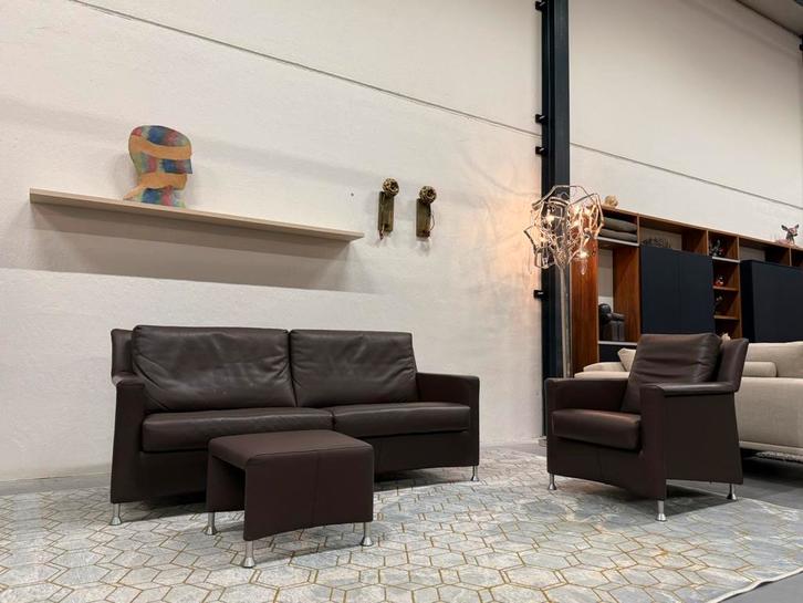 Leolux Paian Bank 3 zits Bruin leer Design Fauteuil Poef, Huis en Inrichting, Banken | Bankstellen, Gebruikt, Rechte bank, Driepersoons