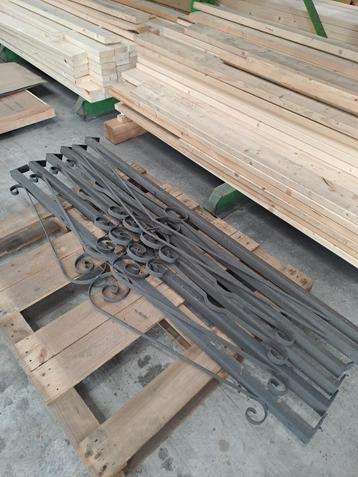 Metalen sier elementen beschikbaar voor biedingen