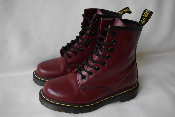 Jan'26 DR MARTENS maat 36 UK 3 laarzen NIEUWSTAAT, Kleding | Dames, Schoenen, Nieuw, Lage of Enkellaarzen, Rood, Ophalen of Verzenden