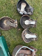 Oude drinkbakken en voerbak, Ophalen