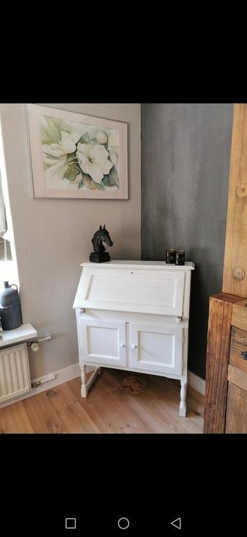 Witte secretaire  beschikbaar voor biedingen