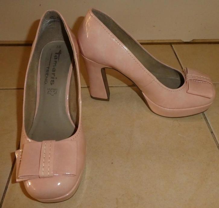 Tamaris pumps maat 38 trouwpumps burlesque 60's stijl ZGAN, Kleding | Dames, Schoenen, Zo goed als nieuw, Pumps, Roze, Verzenden