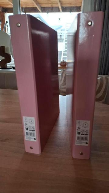 Mappen lichtroze 4 ringbands beschikbaar voor biedingen