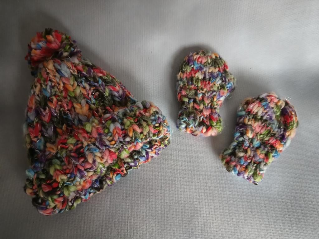 Vrolijk setje Muts en Wanten voor meisje van H&M, Maat 74-80, Kinderen en Baby's, Babykleding | Mutsen, Sjaals en Wanten, H&M