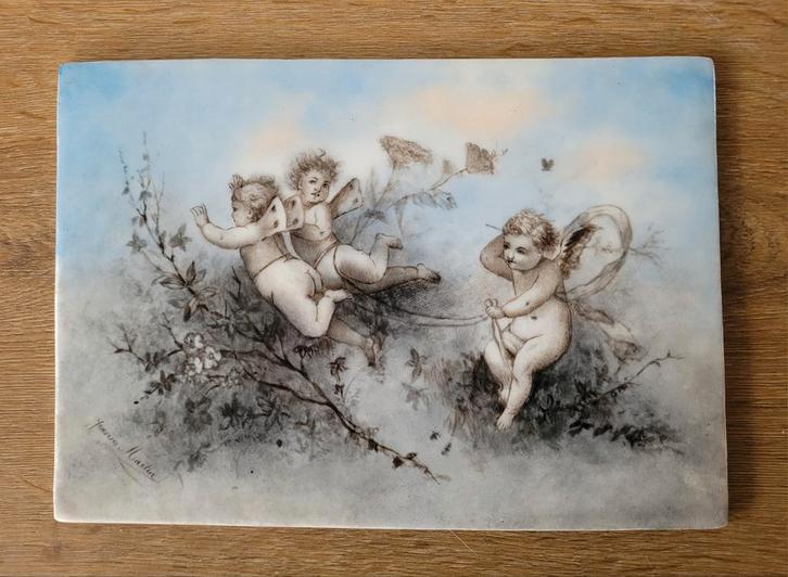 Porseleinen Plaquette Cherubijnen - Jeanne Martin, Antiek en Kunst, Antiek | Wandborden en Tegels, Ophalen of Verzenden