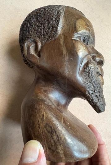 Mooie Afrikaanse buste van een man, hout beschikbaar voor biedingen