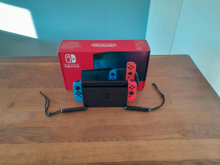 Switch V2 2019, Spelcomputers en Games, Games | Nintendo Switch, Zo goed als nieuw, Ophalen