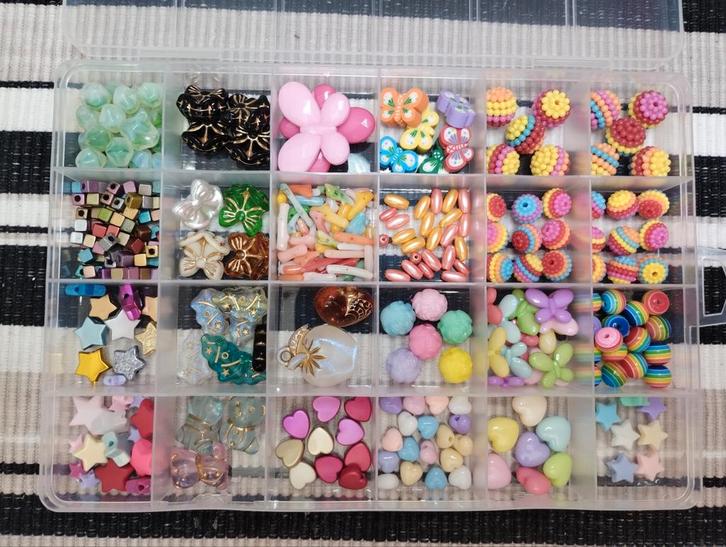 sorteerbakje met (kinderen) kralen, Hobby en Vrije tijd, Kralen en Sieraden maken, Nieuw, Kraal, Ophalen of Verzenden