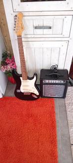 Electrische gitaar en versterker en microfoons., Muziek en Instrumenten, Versterkers | Bas en Gitaar, Ophalen, Zo goed als nieuw