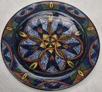 Sierbord plateel met geometrische motieven voluit gesigneerd, Ophalen of Verzenden