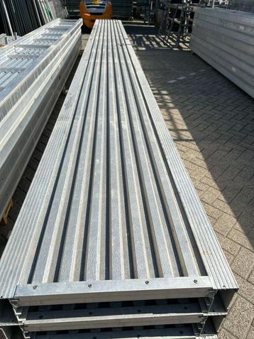 Hele nette gebruikte Layher aluminium loopbrug 7.10M beschikbaar voor biedingen