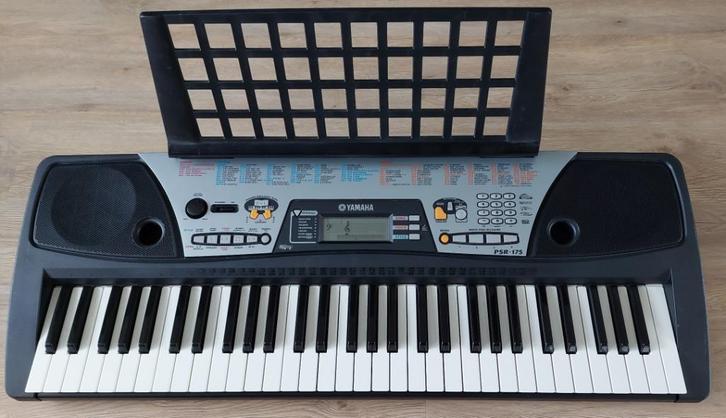 Yamaha PSR-175 Electronic Keyboard (61-keys), Muziek en Instrumenten, Keyboards, Zo goed als nieuw, 61 toetsen, Yamaha, Met standaard