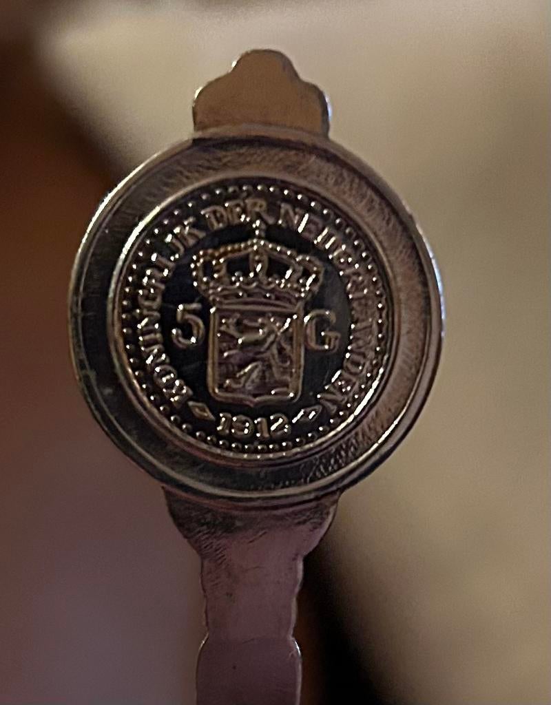 Theelepel Wilhelmina 5 Gulden WKF 1998, Ophalen of Verzenden, Gebruikt, Metaal, Bestek