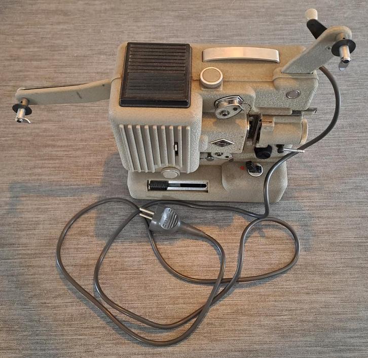 Eumig P8 8mm Filmprojector - Vintage Oostenrijks Design, Audio, Tv en Foto, Diaprojectors, Gebruikt, Ophalen of Verzenden