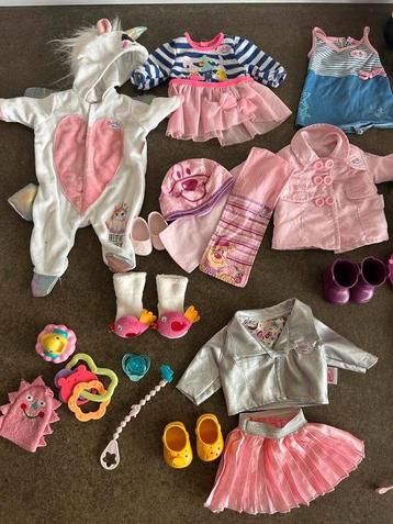 Baby Born kleertjes en accessoires beschikbaar voor biedingen
