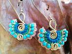 Nieuwe unieke handgemaakte oorbellen veelkleurig boho stijl, Ophalen of Verzenden, Nieuw, Overige materialen, Hangers