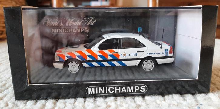 Minichamps Mercedes C-klasse Verkeerspolitie NL 1:43, Hobby en Vrije tijd, Modelauto's | 1:43, Zo goed als nieuw, MiniChamps, Ophalen of Verzenden