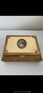 Bijouterie doosje. 19e Eeuw.  Portretje van Marie Antoinette, Antiek en Kunst, Verzenden
