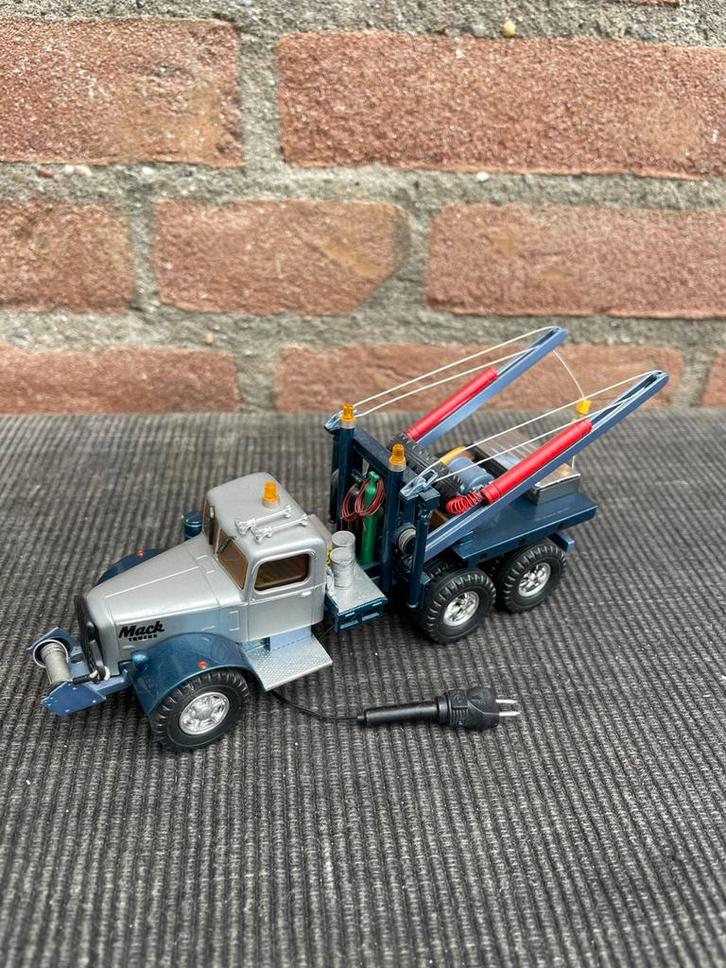 MACK WRECKER TAKELWAGEN, Hobby en Vrije tijd, Modelauto's | 1:50, Zo goed als nieuw, Bus of Vrachtwagen, Ophalen of Verzenden