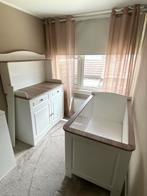 Ledikant met matras + commode wit taupe houd, Kinderen en Baby's, Kinderkamer | Complete kinderkamers, Ophalen, Zo goed als nieuw