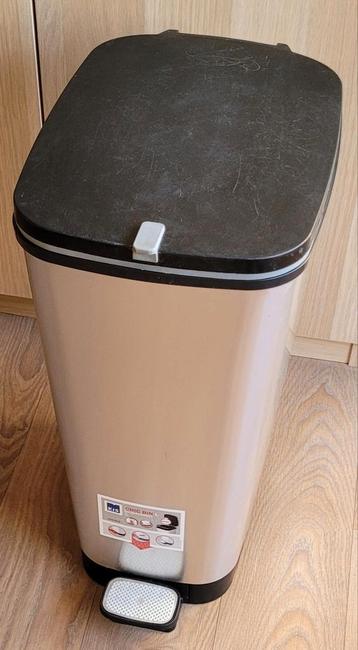 Kis Chic Bin Pedaalemmer - 50 l - Zilver - Maat L
Merk: KIS beschikbaar voor biedingen