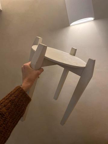 Leuk plantentafeltje / krukje beschikbaar voor biedingen