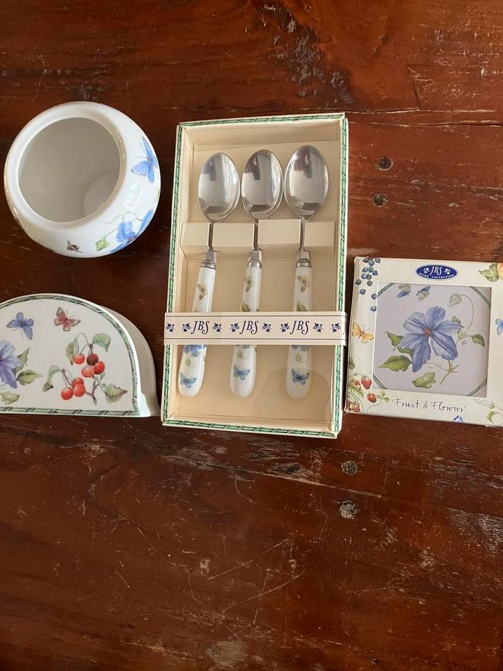 Janneke Brinkman fruit and flowers, Huis en Inrichting, Keuken | Servies, Zo goed als nieuw, Bord(en), Overige stijlen, Porselein