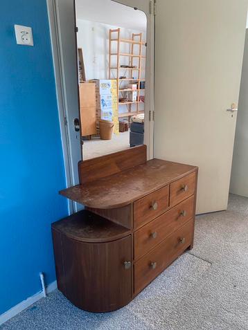 Jaren 50/60. Kaptafel- bedkast of gangkast  beschikbaar voor biedingen