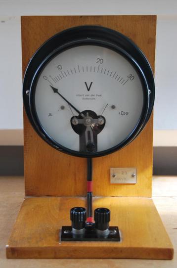 Volt meter / Albert van der Perk beschikbaar voor biedingen