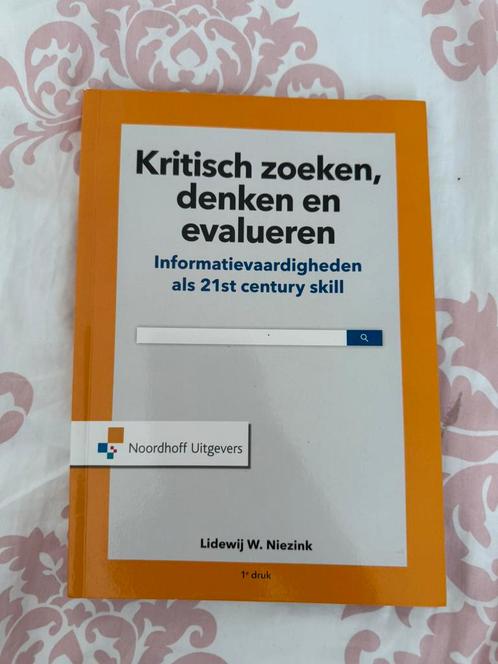 Lidewij w. Niezink - Kritisch zoeken, denken en evalueren, Boeken, Wetenschap, Zo goed als nieuw, Ophalen of Verzenden