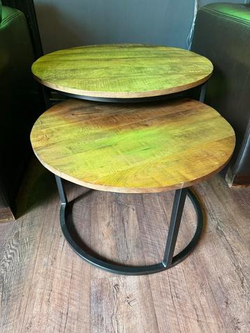 Set van 2 houten salontafels beschikbaar voor biedingen