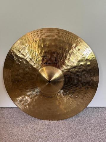 Diverse Paiste Signature  en een Paiste Dixie bekkens beschikbaar voor biedingen